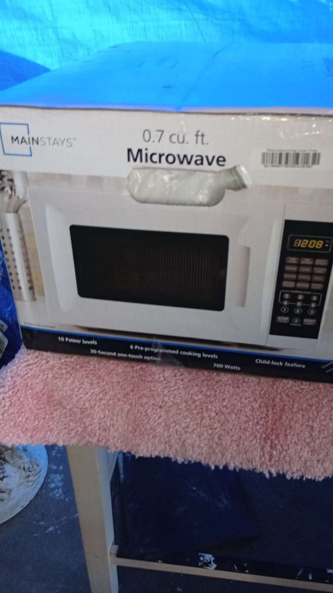 Mainstays Small 07 CU FT 700W Compact Size Microwave