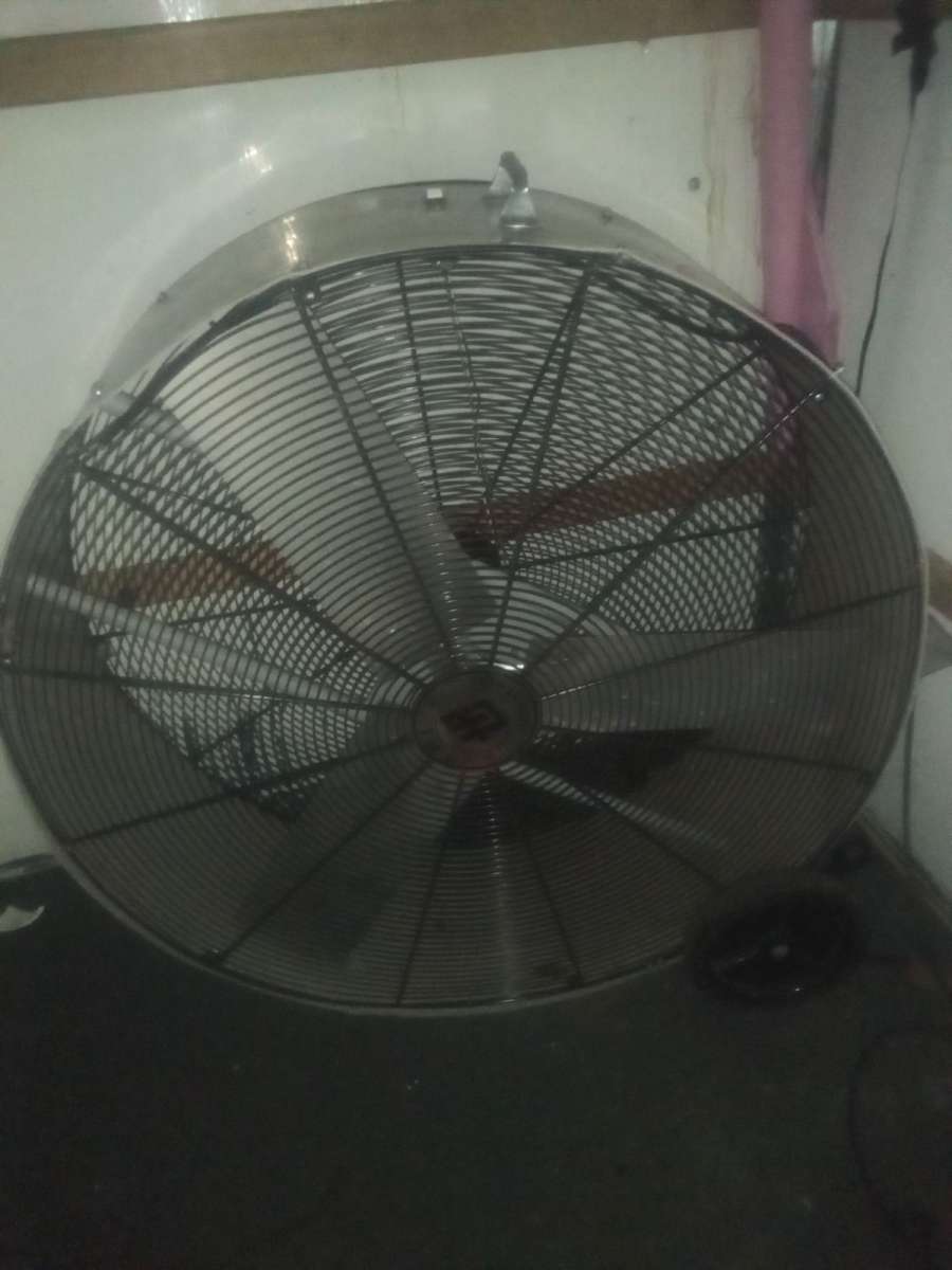 48inch fan and a microwave
