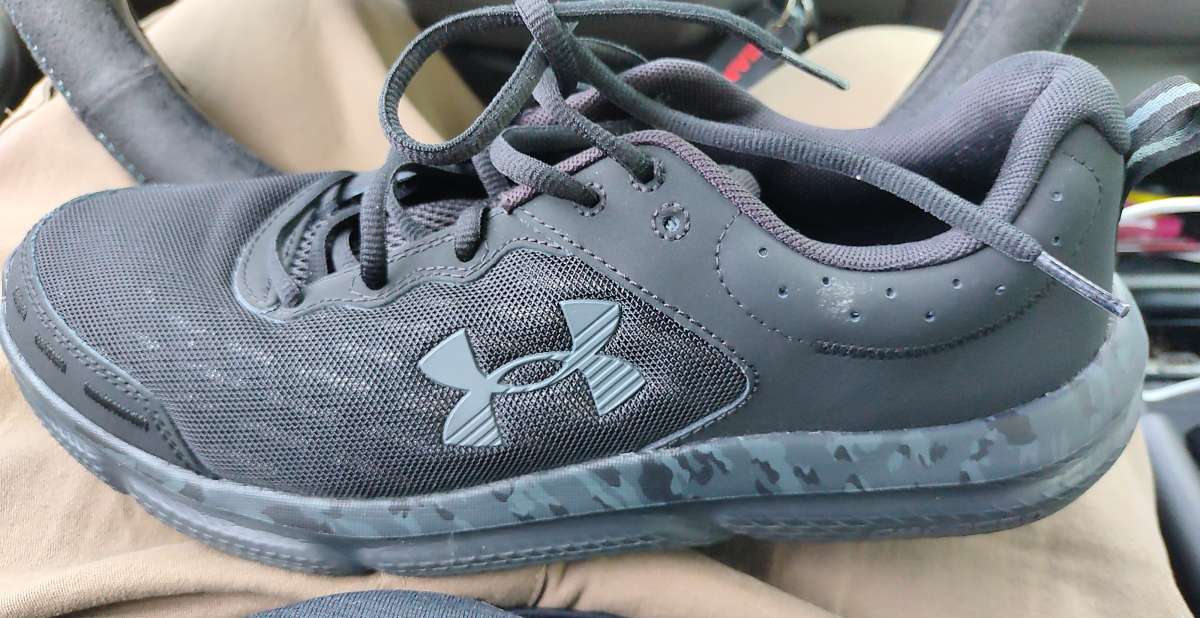 Under Armour Sneakers