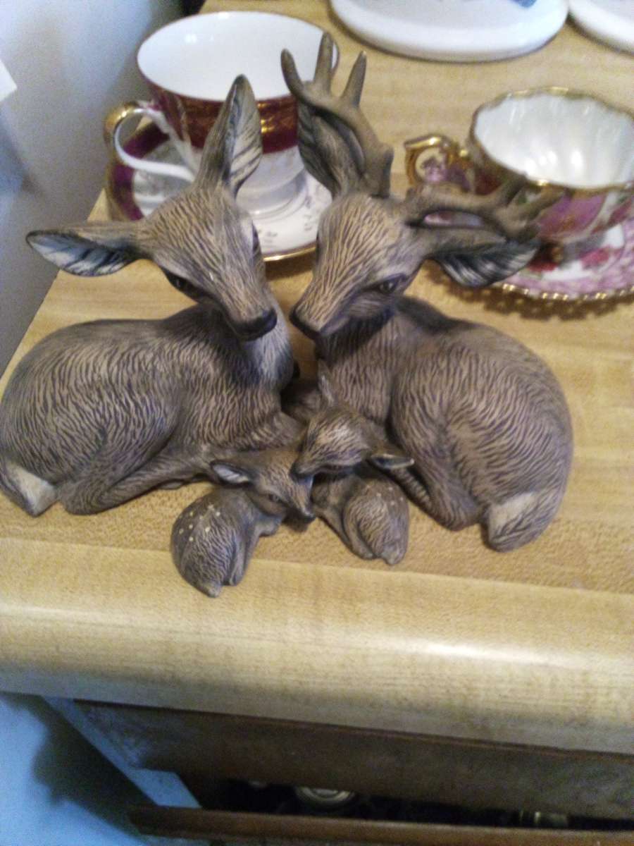 old cups and saucers all I good shape deer isnt old 7dollars