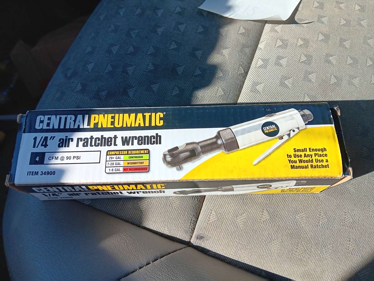 BRAND NEW Quarter inch drive Central Pnuematic air ratchet