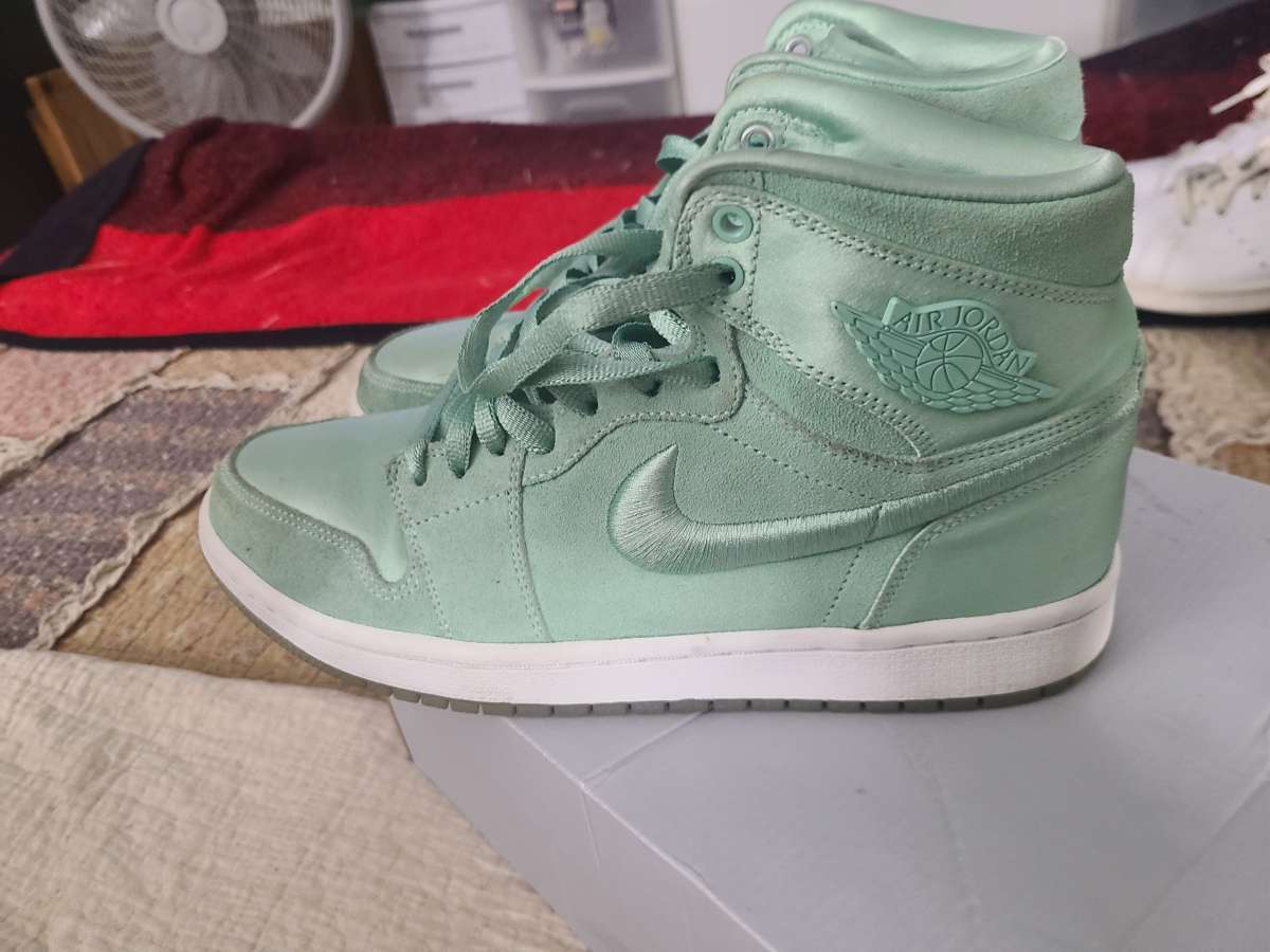Jordan 1 Retro High Season of Her Mint Foam