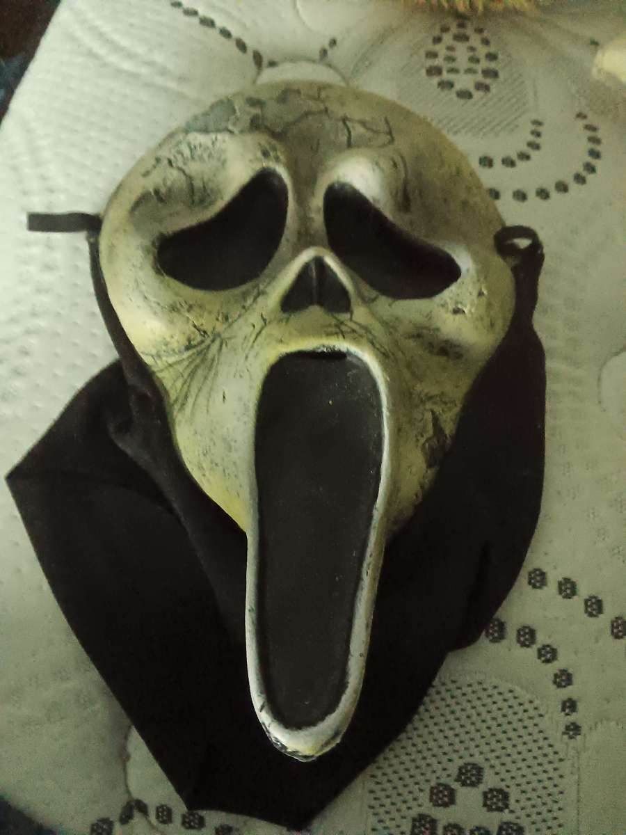scream 6 ghostface mask good condition