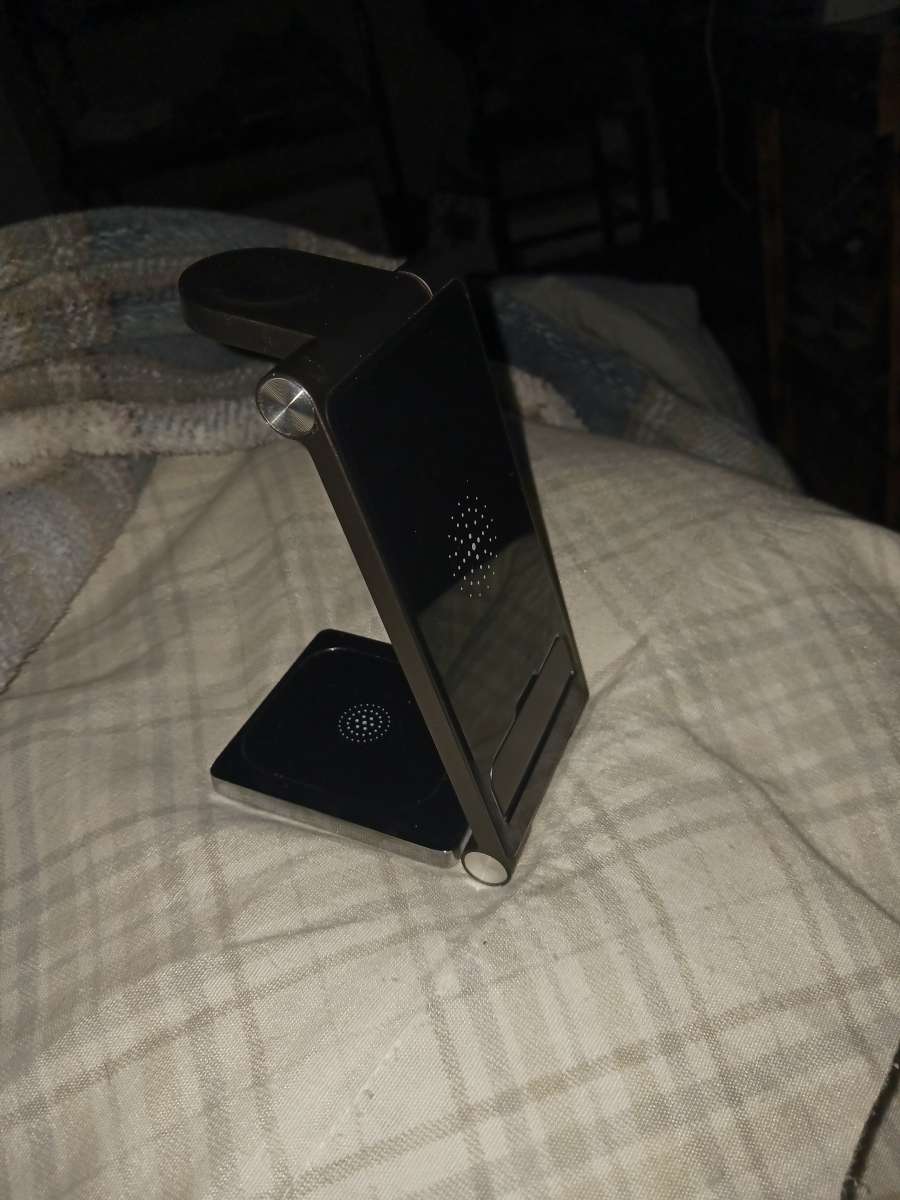 PASSPORT  WIRELESS CHARGING STATION