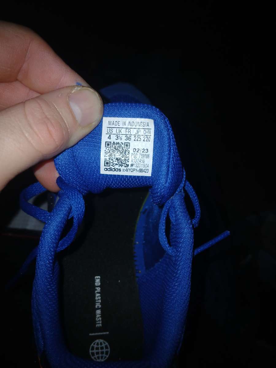 Adidas boys shoes size 5 like brand new