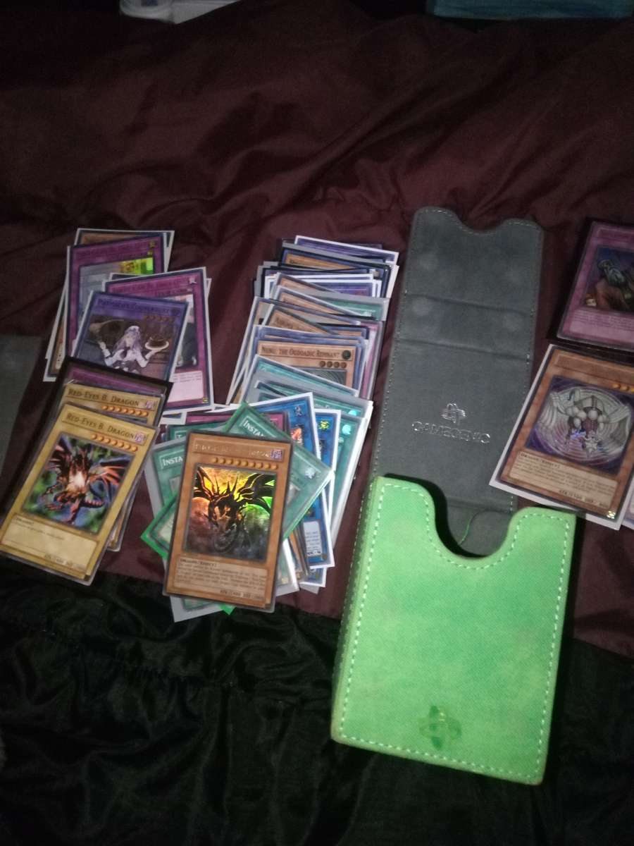 300 plus yugioh cards halifoil and rares