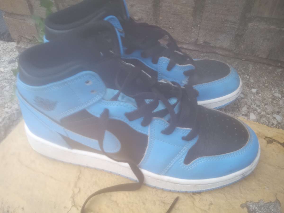 Nike Air Jordan University Blue Size 6 Y wore only 3 times