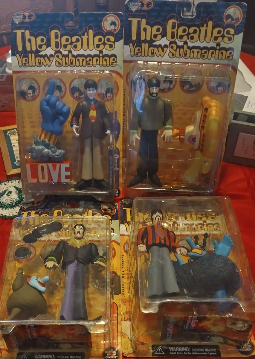 beetles yellow submarine set