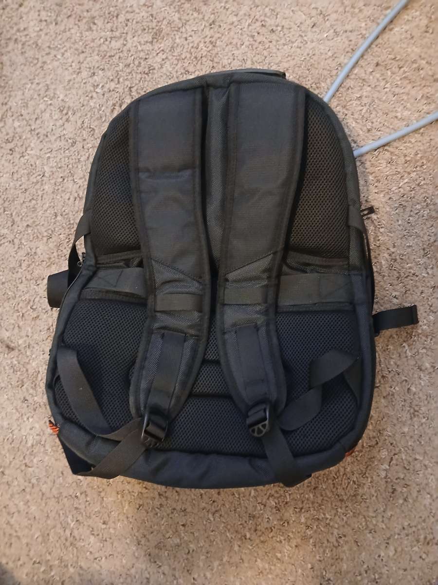 YOREPEK 18 4 LAPTOP BACKPACK W USB PORT