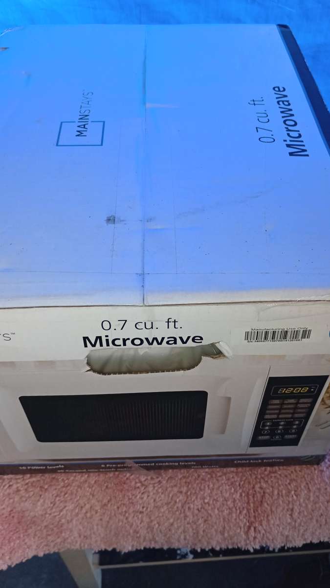 Mainstays Small 07 CU FT 700W Compact Size Microwave