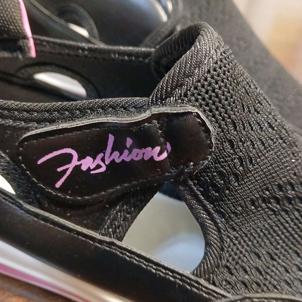 Fashion Black slipon shoes with pink accents Size 8