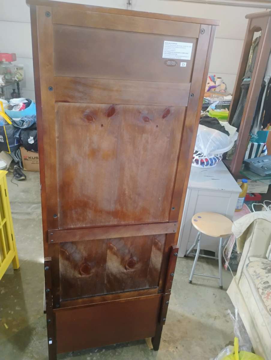 coat cabinet
