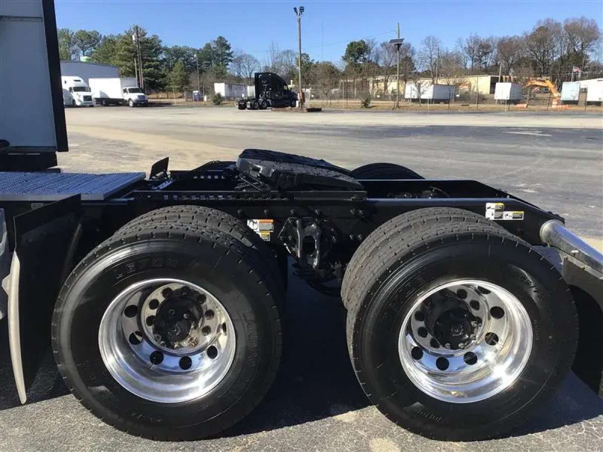 2023 Peterbilt 579 PACCAR MX 13 LITER