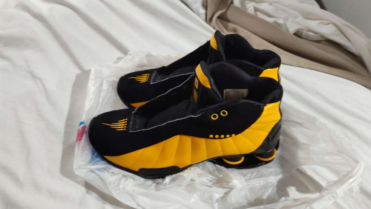 Nike Shox BB4 Metallic University Gold