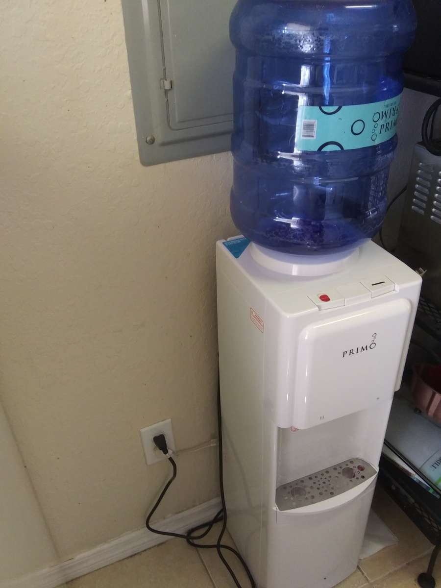 PURE WATER DISPENSOR