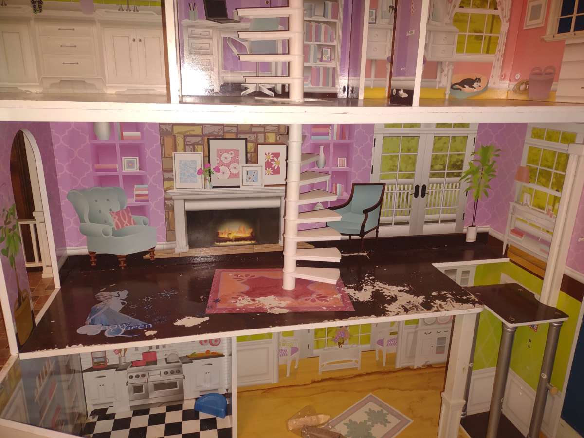 Barbie house 4 ft tall