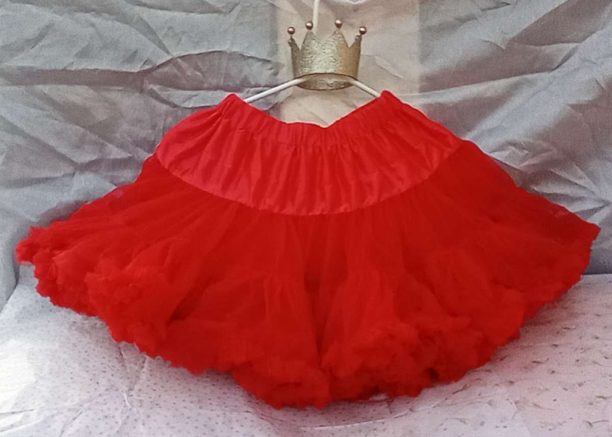 4 to 5yrs Red TuTu Pettiskirt NWT Button Cinchers
