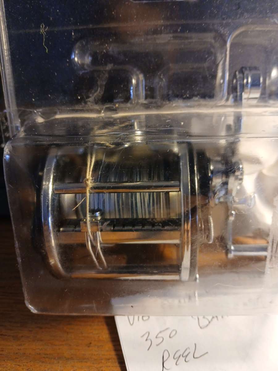 NOS Vtg PENN 350 LEVELINER BAITCASTER RE