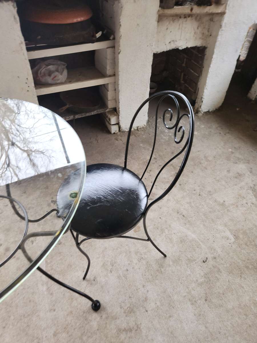 glass small round table iron with chair