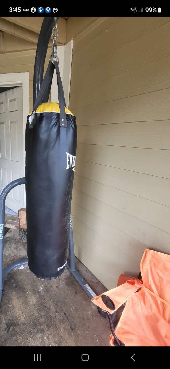 100lb everlast punching bag with 8ft metal everlast stand