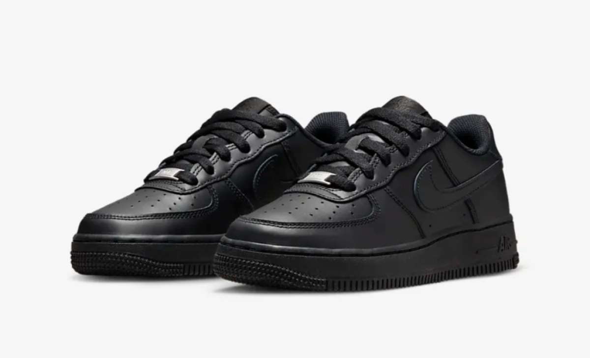Black air forces 1s