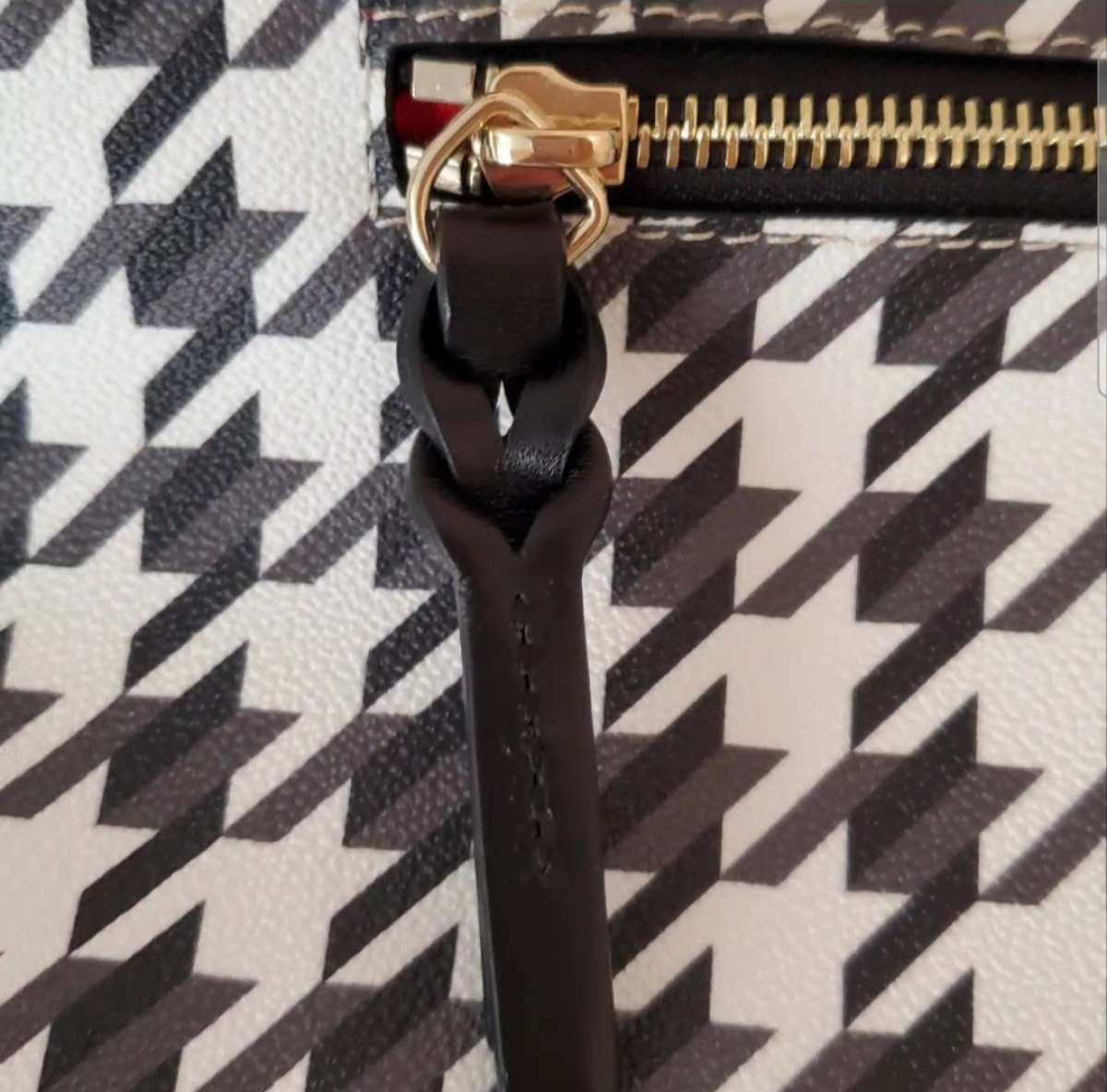 Authentic Dooney and Bourke Houndstooth Career tote NWOT