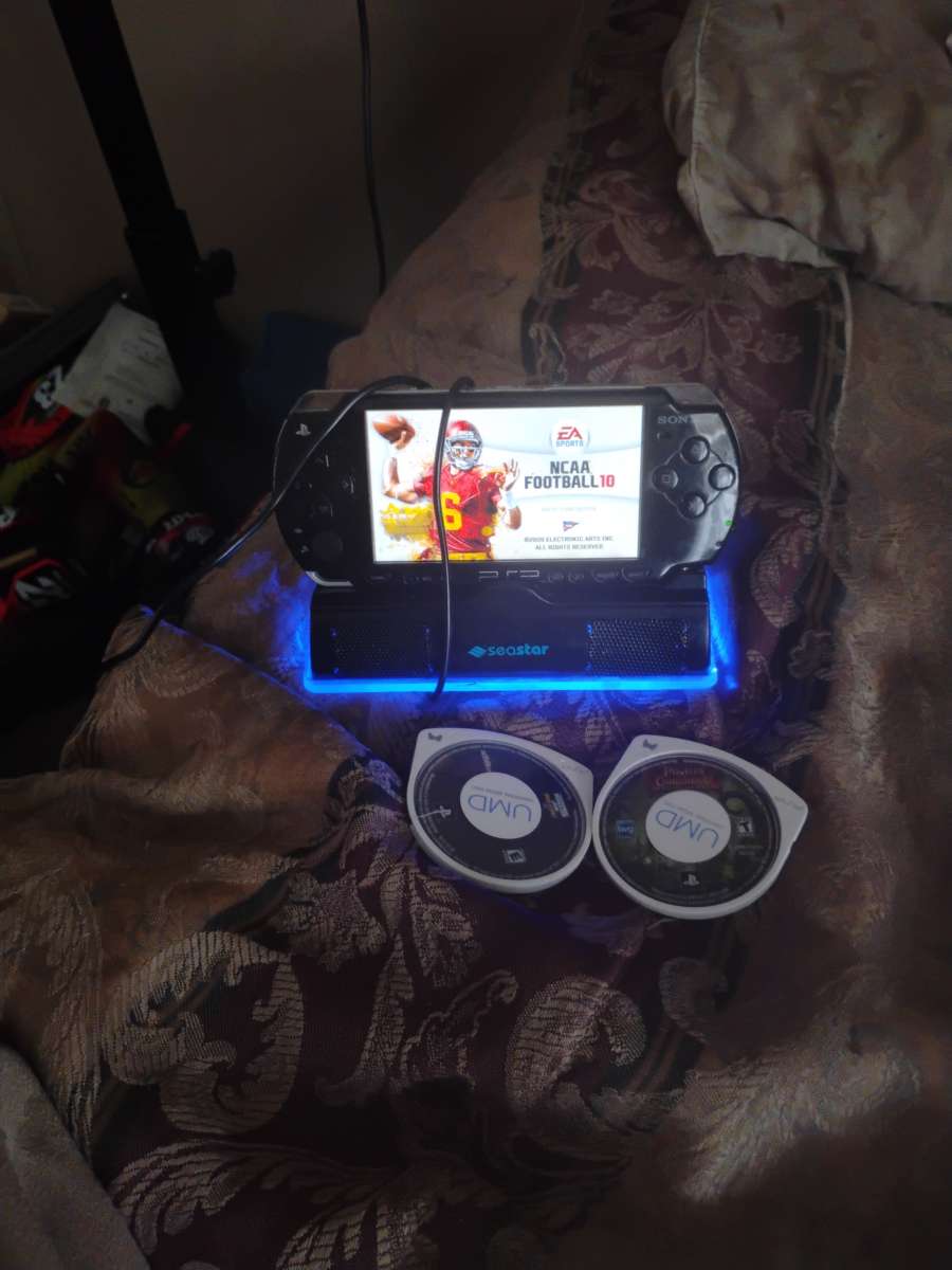 SONY 2000 PSP W Games And case
