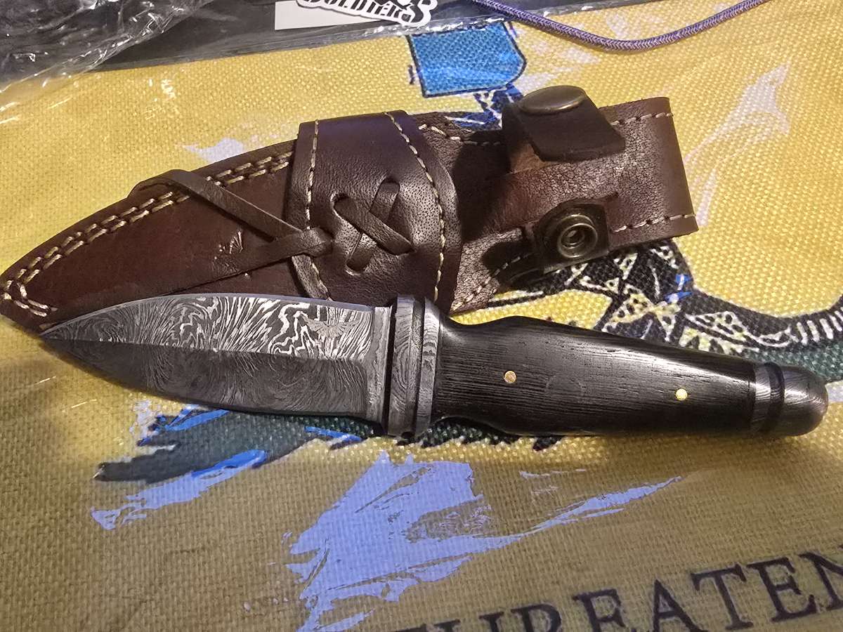 Damascus steel dagger