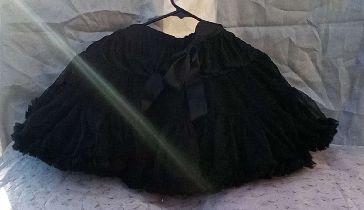 4 to 5yrs Black TuTu Pettiskrt NWT Button Cinchers