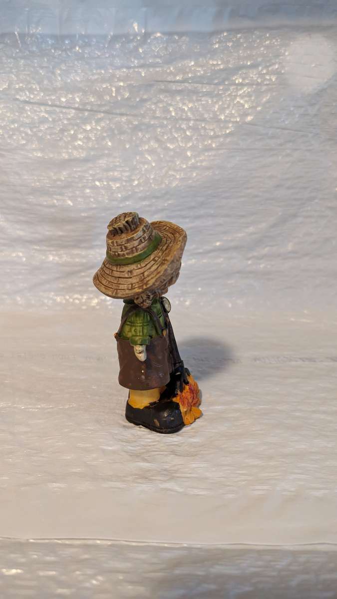 Resin Bobble Head Scarecrow Girl Raking Fall Leaves Figurine