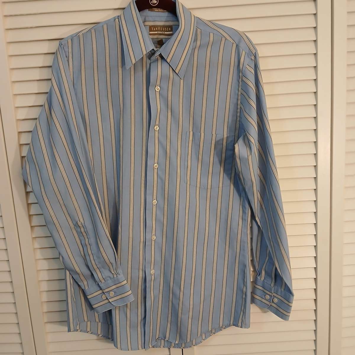 Van Heusen fitted shirt for men size 15