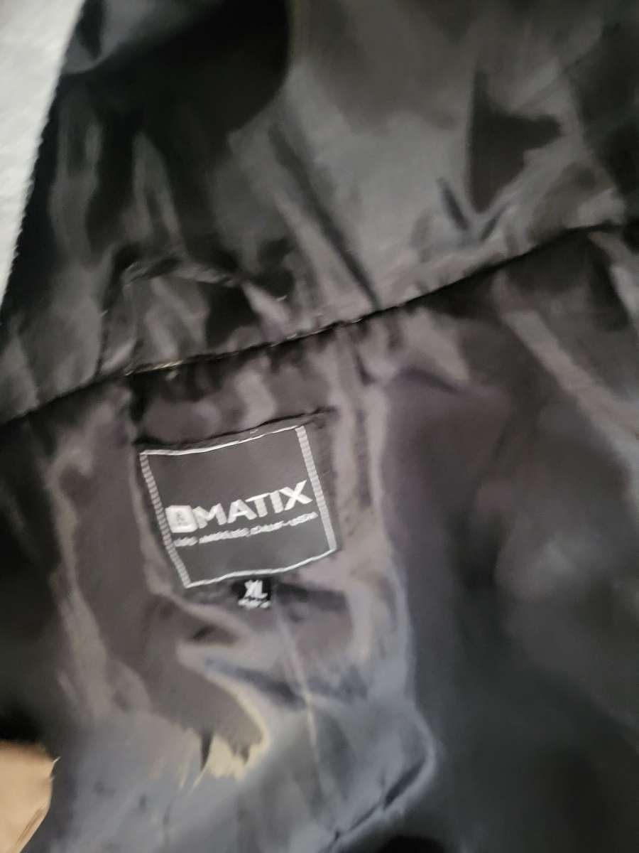 jacket a sweater a short sleeve a backpack tiresba bike