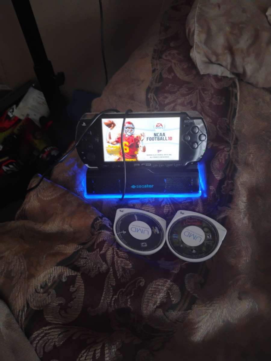 SONY 2000 PSP W Games And case