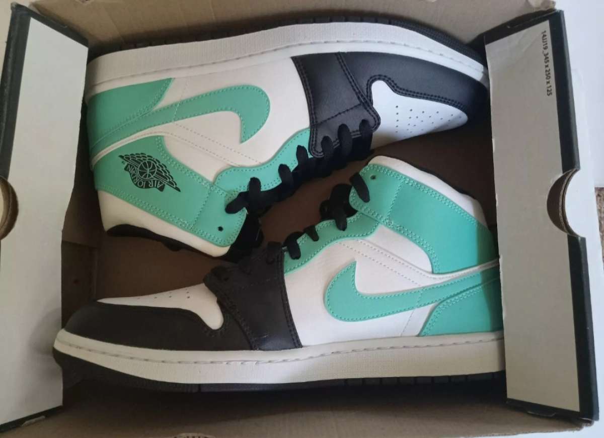 Jordan 1 Mid tropical size 12