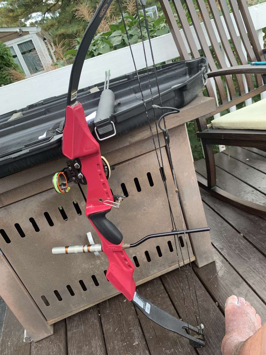 spirit compound bow with case really good condition