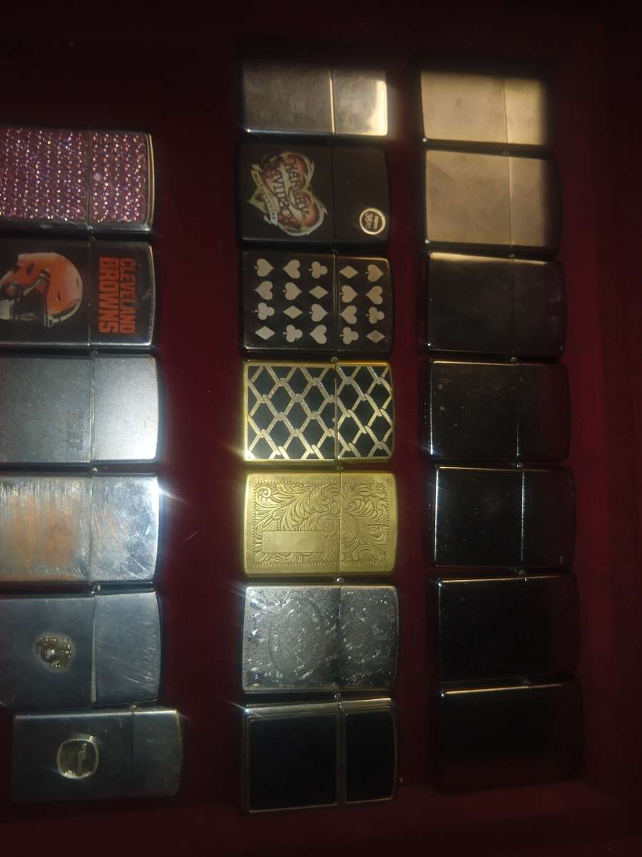 19 Zippo lighters most of them never used I want 300 for all