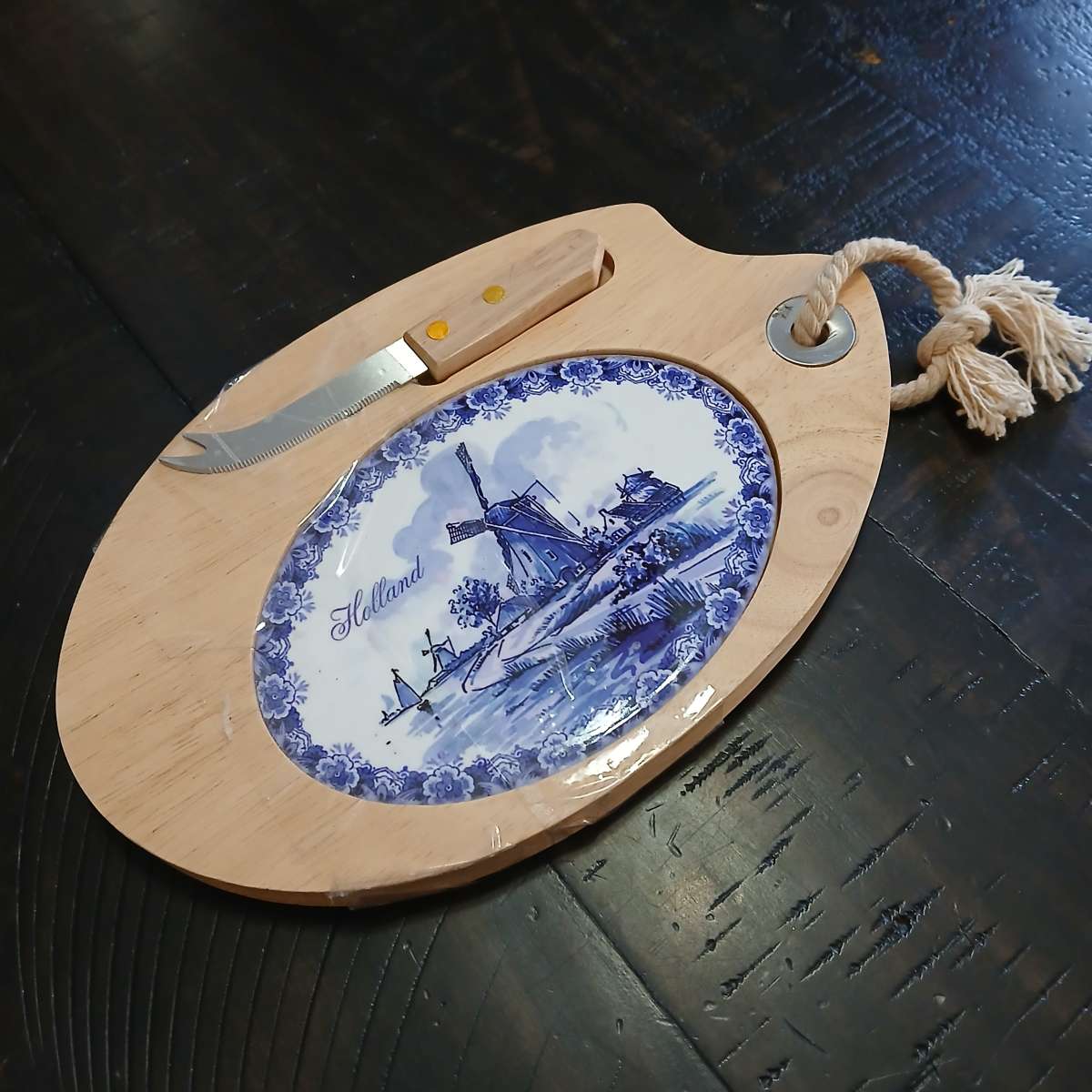 Delftware Collection Tile and wood cheese tray cutter knife