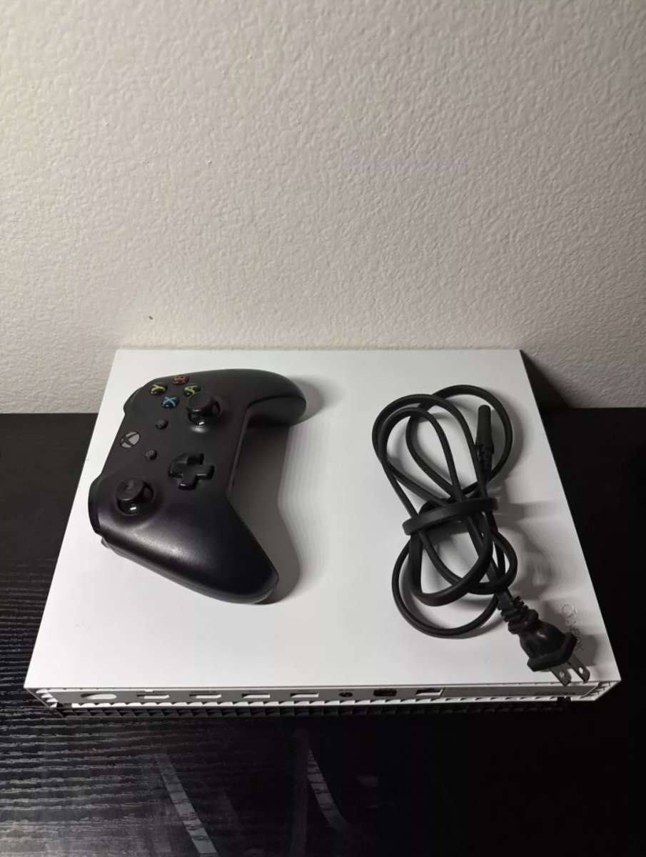 Xbox One X 1Tb With WirelessController And Power Cord