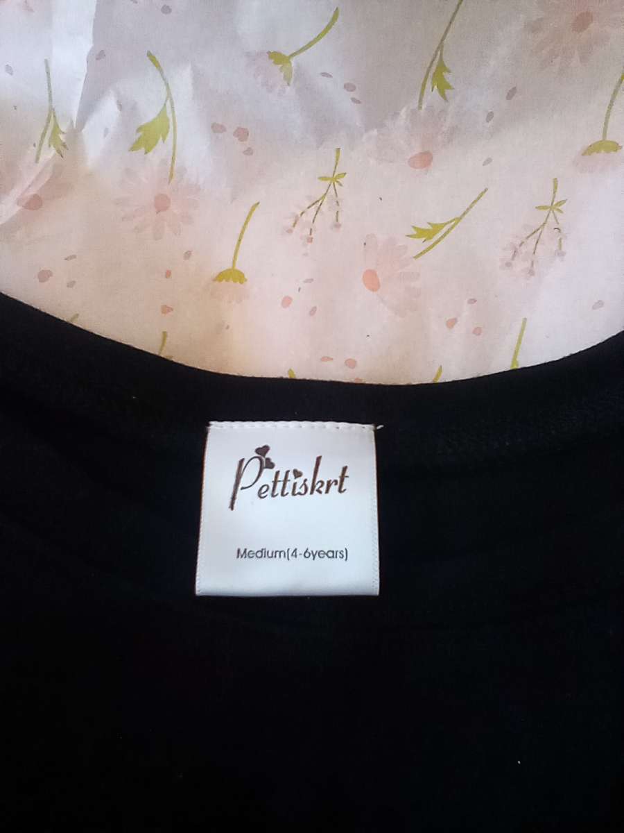 Girls Blk Ruffles on bottom and cuff of wrist