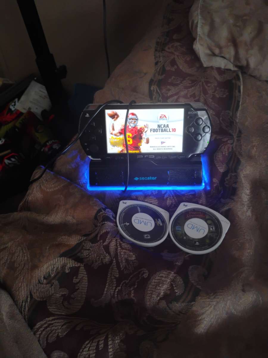 SONY 2000 PSP W Games And case