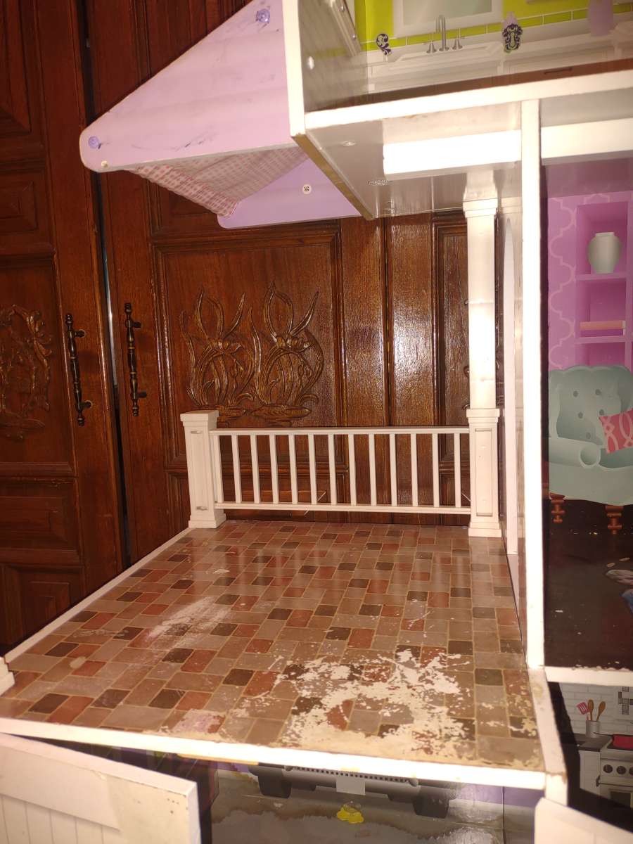 Barbie house 4 ft tall