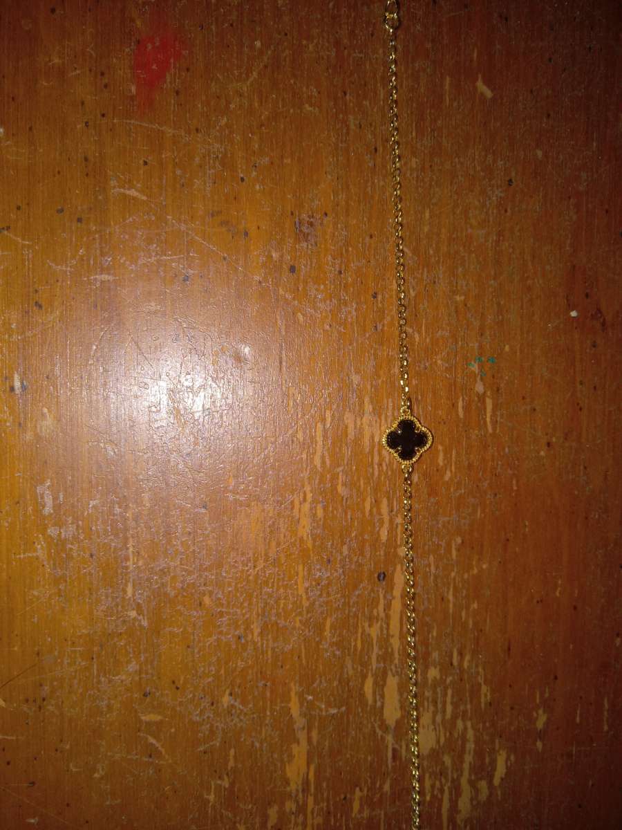 Cloverleaf design bracelet