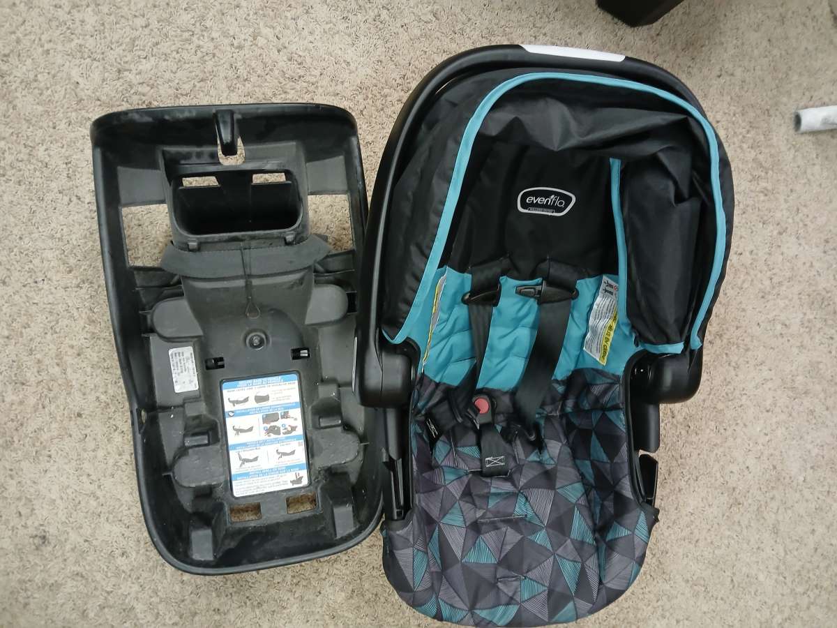 evenflo carseat with base