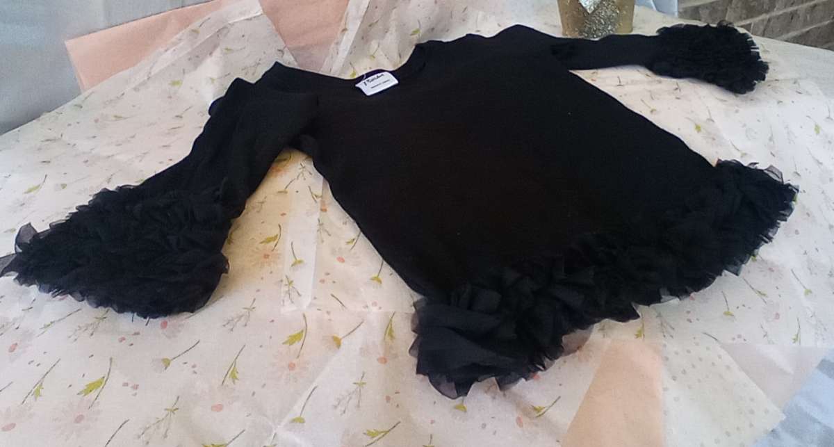 Girls Blk Ruffles on bottom and cuff of wrist