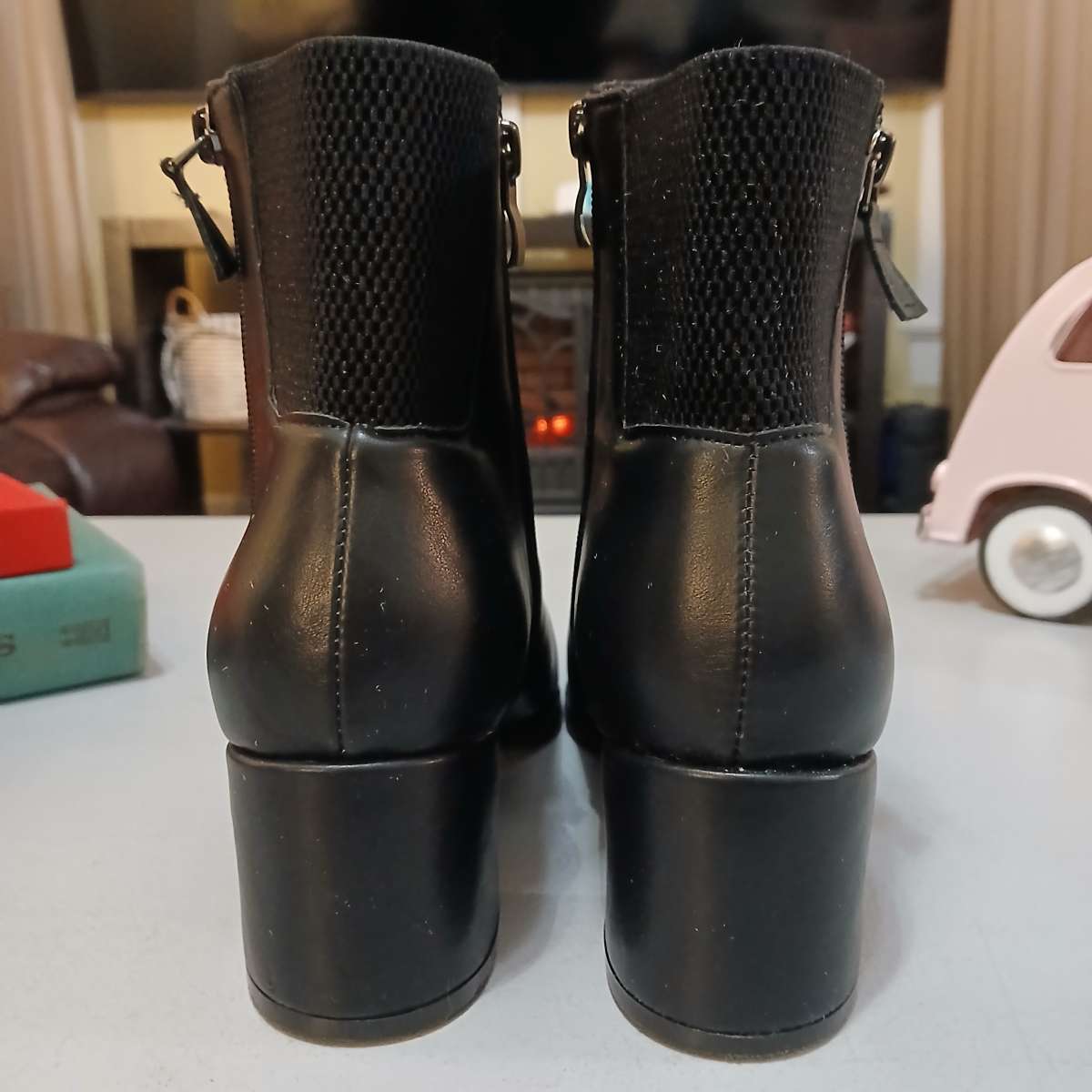 Rouge Helium Black women boots size 10
