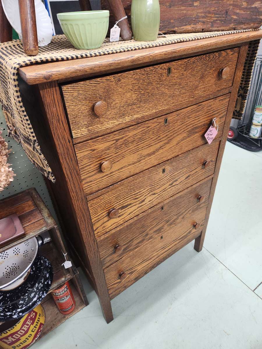 Vintage oak 5 drawer dresser or chest