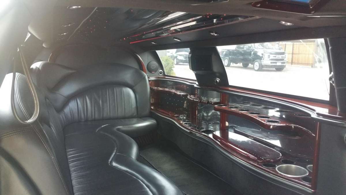 2008 Lincoln Town car limo for parts or complete