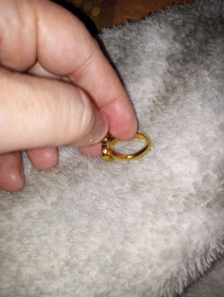 cloverleaf design ring with diamond chips