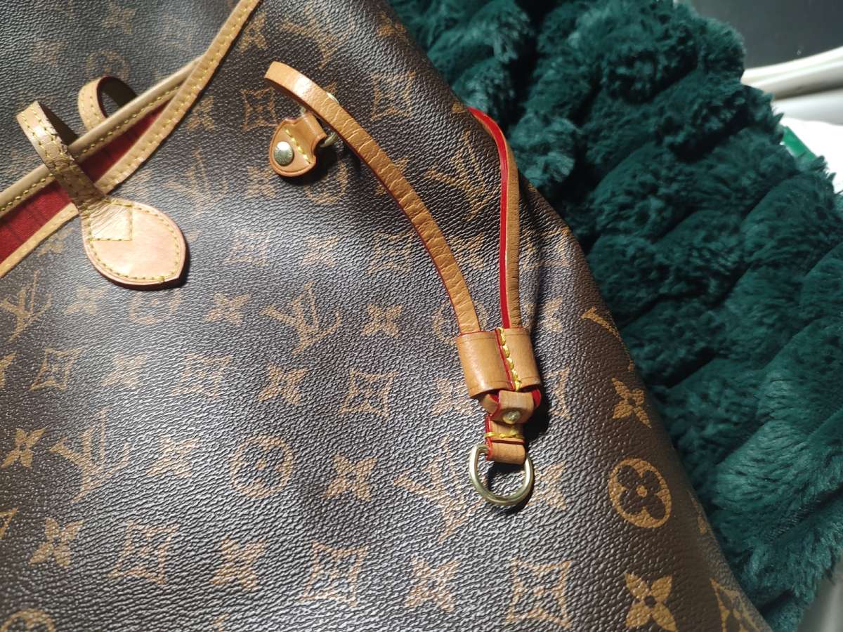 Large Louis Vuitton Neverfull shoulder bag