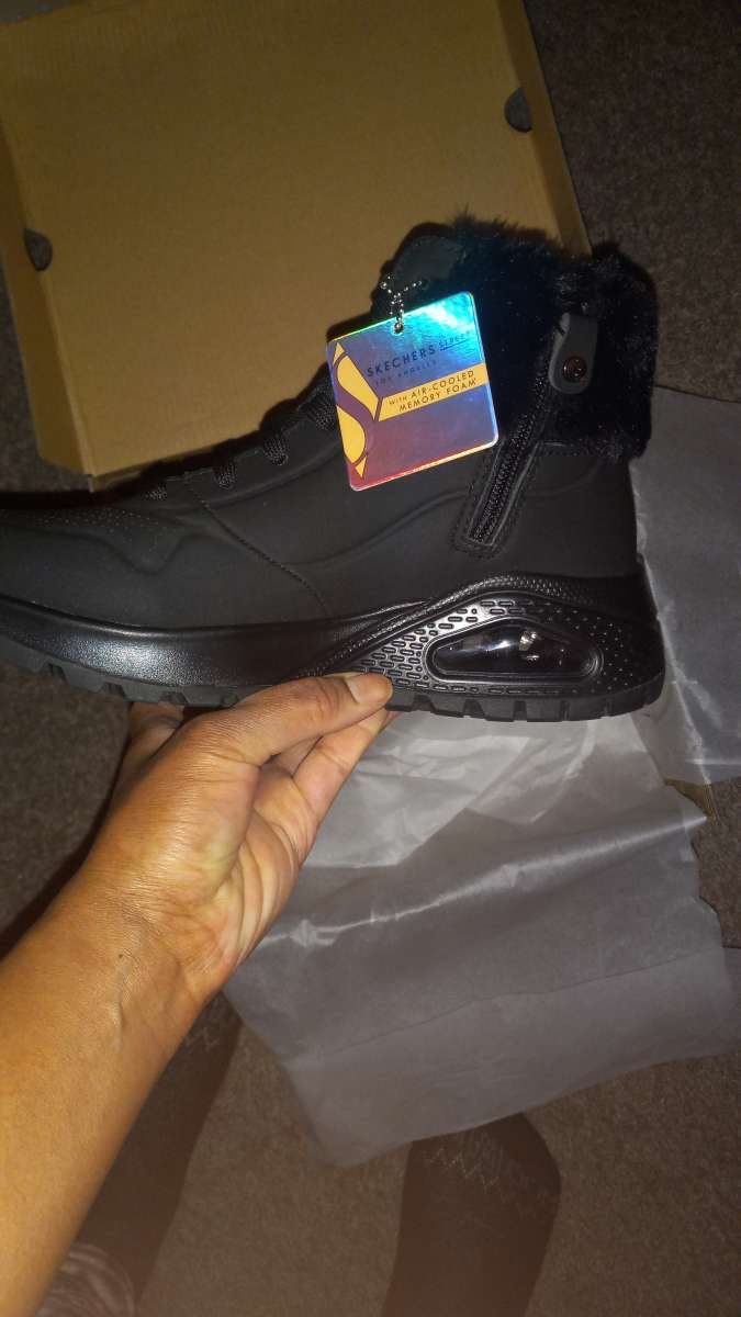 all Black skechers boots